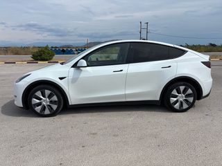 Tesla Model Y 2022 LONG RANGE DUAL MOTOR-thumb-8
