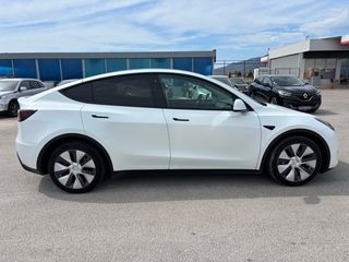 Tesla Model Y 2022 LONG RANGE DUAL MOTOR-thumb-7