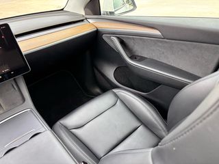 Tesla Model Y 2022 LONG RANGE DUAL MOTOR-thumb-12