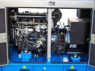 Γεννήτρια πετρελαίου 55,0 KVA τριφασική κλειστού τύπου με βάση, υδρόψυκτη με αυτόματο πίνακα μεταγωγής GD55-thumb-8