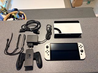Nintendo Switch Oled White + 1 game-thumb-2