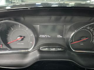 Peugeot 208 2013 1.4 DIESEL AUTOMATIC!-thumb-8