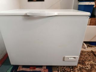 Οριζόντιος καταψύκτης μπαούλο Zanussi, μοντέλο ZFC31400WA, καθαρής χωρητικότητας 300 λίτρων.