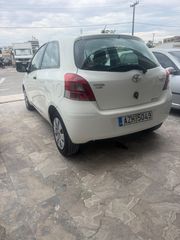 Toyota Yaris 2011-thumb-2