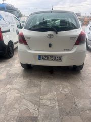 Toyota Yaris 2011-thumb-3