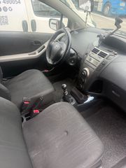 Toyota Yaris 2011-thumb-4