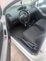 Toyota Yaris 2011-thumb-5