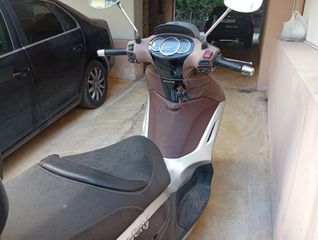Piaggio Beverly 300i 2012-thumb-4