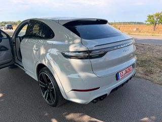 Porsche Cayenne 2022 E-HYBRID COUPE-thumb-2