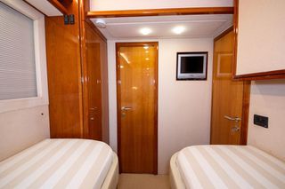 Ferretti 2005 830-thumb-29