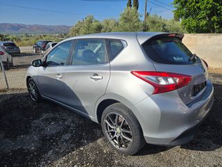 Nissan Pulsar 2015-thumb-5