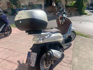Piaggio Beverly 300 2016-thumb-5