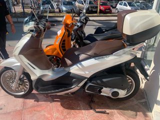 Piaggio Beverly 300 2016-thumb-6
