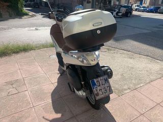 Piaggio Beverly 300 2016-thumb-7