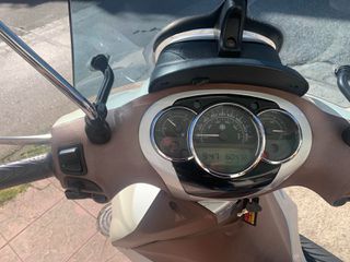 Piaggio Beverly 300 2016-thumb-13