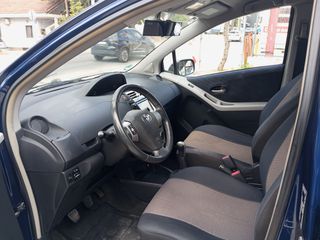 Toyota Yaris 2009-thumb-8