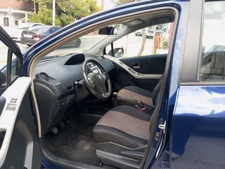 Toyota Yaris 2009-thumb-11
