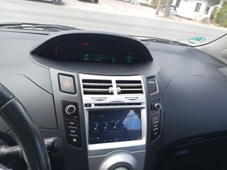 Toyota Yaris 2009-thumb-12