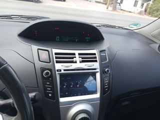 Toyota Yaris 2009-thumb-13