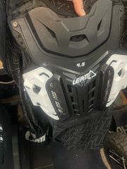 Θώρακας Leatt 4.5 Pro (Small-Medium)-thumb-1
