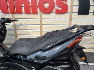 Yamaha XMAX 300 Tech Max 2022-thumb-18