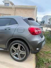 Mercedes-Benz GLA 200 2015 AMG LINE !!-thumb-3