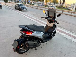 Piaggio Beverly 400 2025