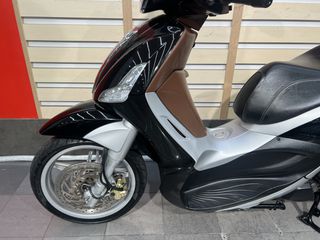 Piaggio Beverly 350 2019-thumb-17
