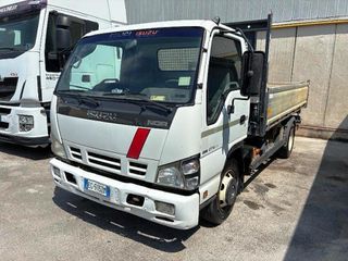 Ανατροπή Isuzu 2011 NQR 75-thumb-1