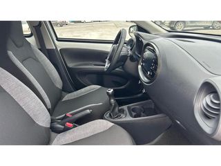 Toyota Aygo 2023 X-PLAY CLIMA SMART KEY-thumb-11