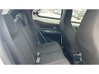 Toyota Aygo 2023 X-PLAY CLIMA SMART KEY-thumb-12