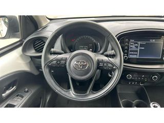 Toyota Aygo 2023 X-PLAY CLIMA SMART KEY-thumb-9