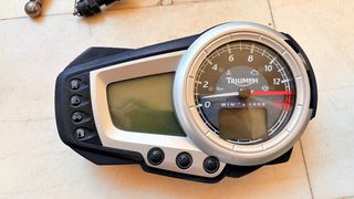 Κοντέρ / Πίνακας Οργάνων - Triumph Street Triple 675