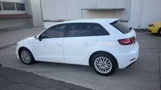 Audi A3 2018-thumb-4