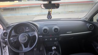 Audi A3 2018-thumb-5