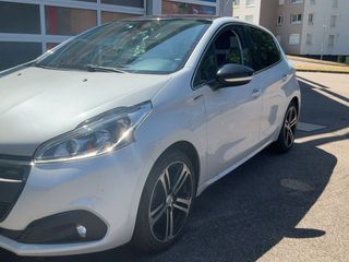 Peugeot 208 2017 Peugeot 208 1.2 e-THP GT Line-thumb-6