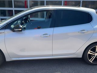 Peugeot 208 2017 Peugeot 208 1.2 e-THP GT Line-thumb-11