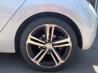 Peugeot 208 2017 Peugeot 208 1.2 e-THP GT Line-thumb-17