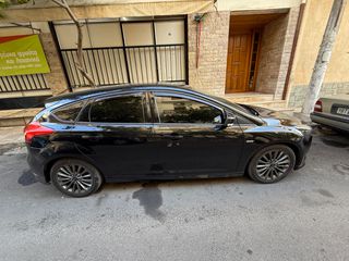 Ford Focus 2017 ST-LINE-thumb-15