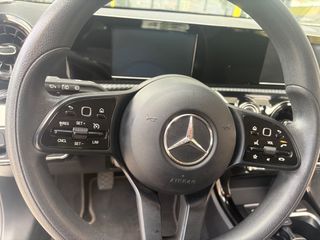 Mercedes-Benz A 160 2023-thumb-12