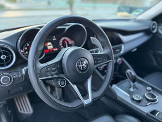 Alfa Romeo Giulia 2017 TURBO VELOCE!-thumb-18