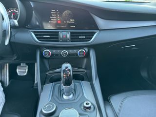 Alfa Romeo Giulia 2017 TURBO VELOCE!-thumb-27