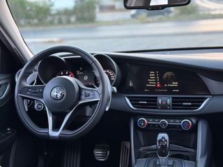Alfa Romeo Giulia 2017 TURBO VELOCE!-thumb-29