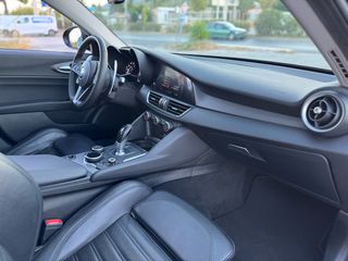 Alfa Romeo Giulia 2017 TURBO VELOCE!-thumb-30