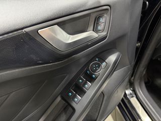 Ford Focus 2019 ST LINE | LED | CAMERA | NAVI | CLIMA-thumb-24