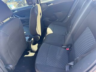 Opel Astra 2016-thumb-12