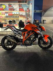 KTM 1290 Super Duke R 2016-thumb-2