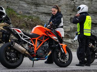 KTM 1290 Super Duke R 2016-thumb-4