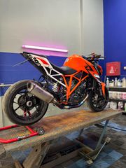 KTM 1290 Super Duke R 2016-thumb-5