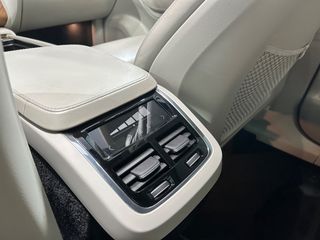 Volvo XC 90 2018 INSCRIPTION D5 AWD 7SEATS-thumb-32